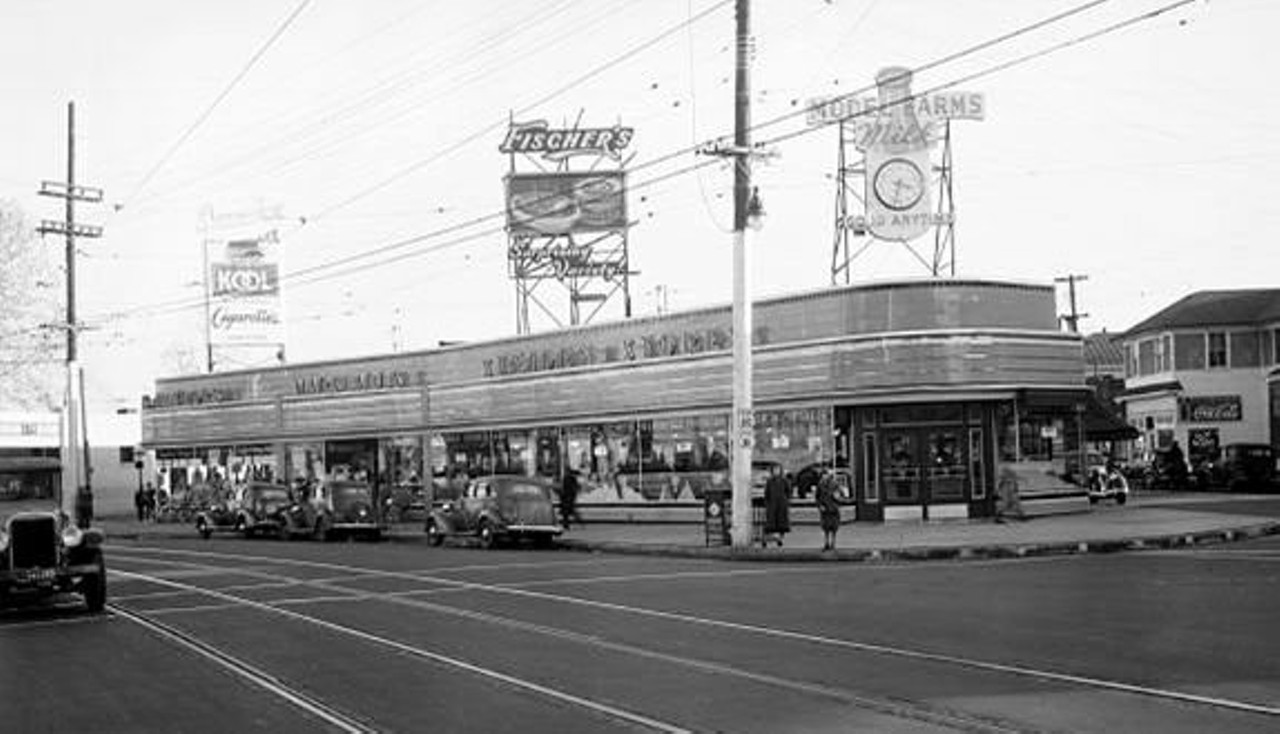 1936 - Steiden Sore at Douglas Loop. University of Louisville Photographic Archives