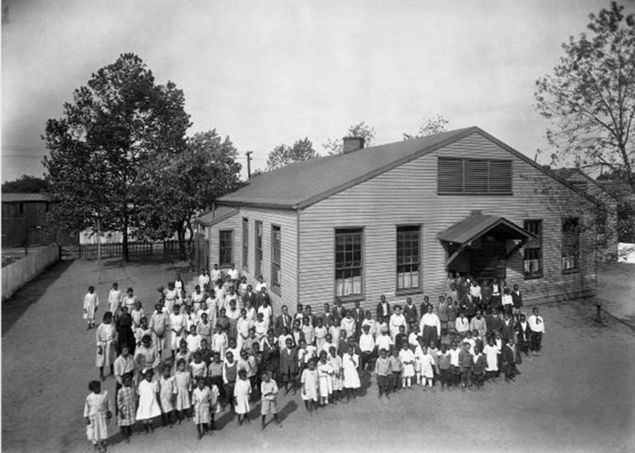 1921 - 1534 Washington Street, Butchertown. Students and teachers of the Benjamin Banneker School. University of Louisville Photographic Archives