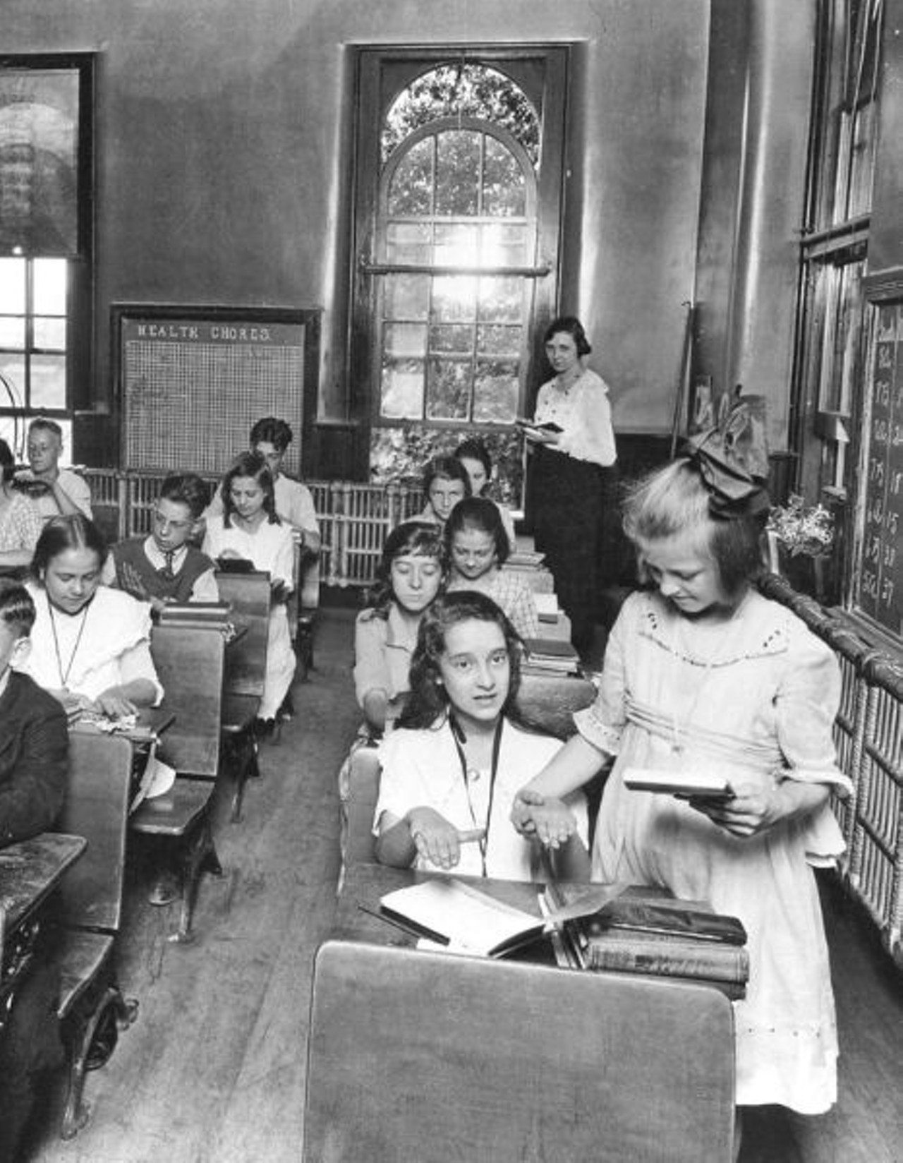 1920, Portland elem, fingernail inspection, hygiene class. University of Louisville Photographic Archives