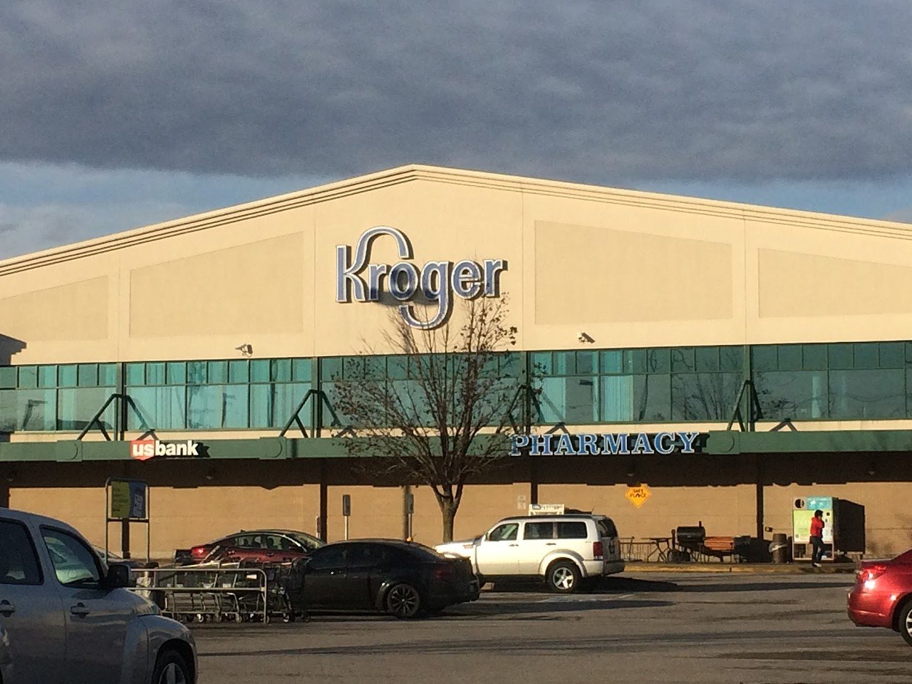 Buechel Kroger
Old produce and flooded with Spectrum sales folks.